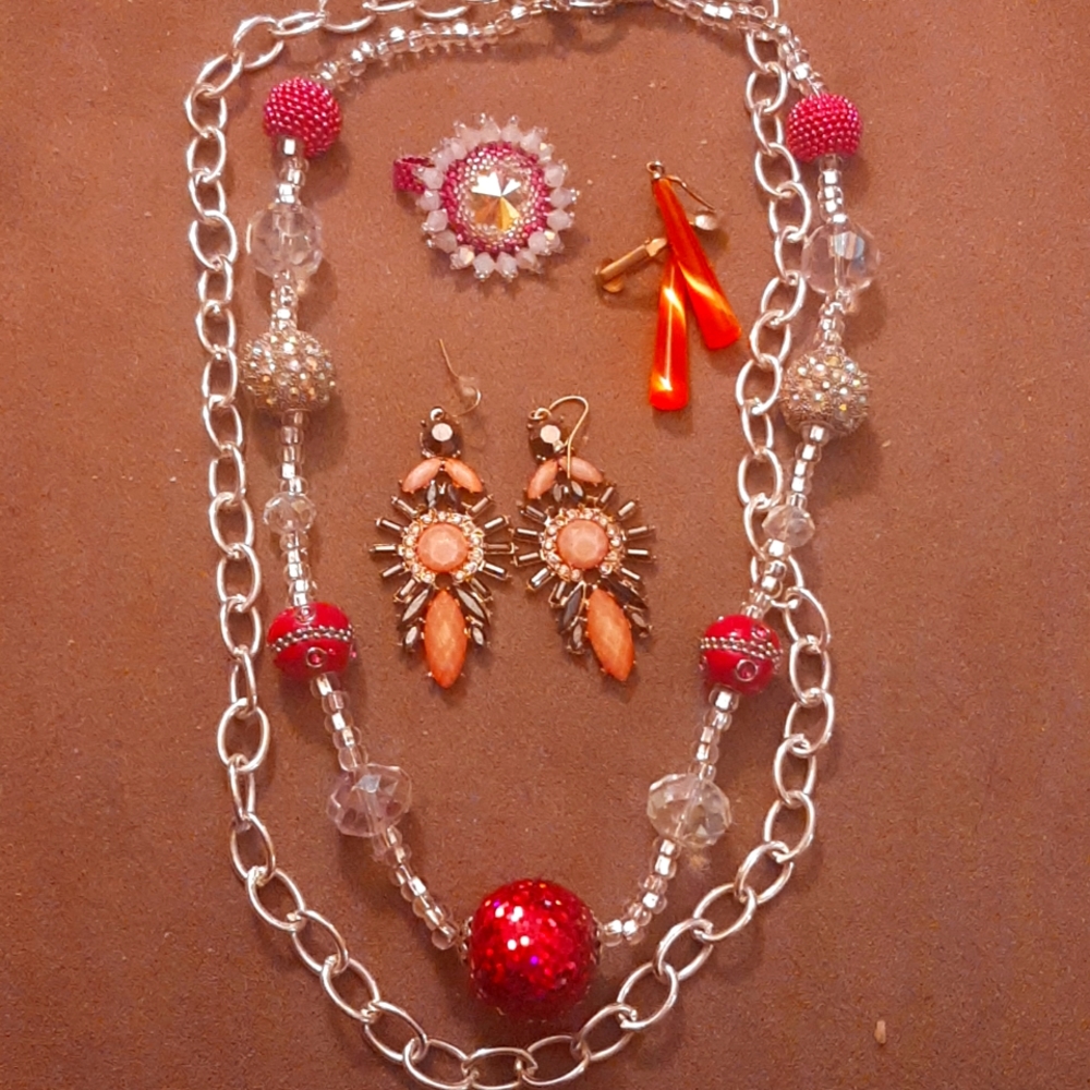 Vintage costume 4 pieces of Jewellery